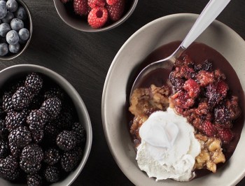 Slow Cooker Berry Cobbler