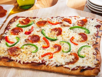 Pepperoni and Green Pepper Grilled Pizza